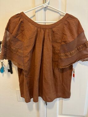 Ladies Old Navy rust colored blouse with lace accents size Medium NWT